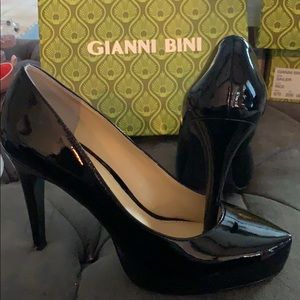 Gianni Bini black patent leather platform heels